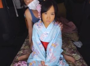 上川星空 小悪魔なパイパン女子校生の姪っ子が叔父さんと結合部をスカートで隠して子作りSEX
